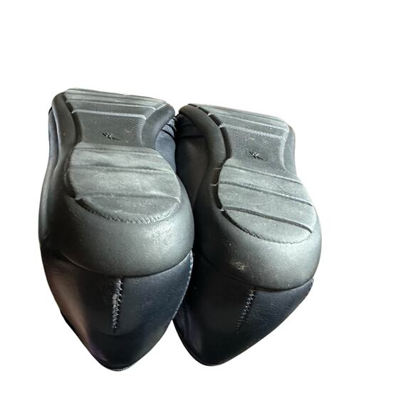 White Mountain Black Leather Flats Size 8.5 Slip On Comfort - Picture 9 of 10